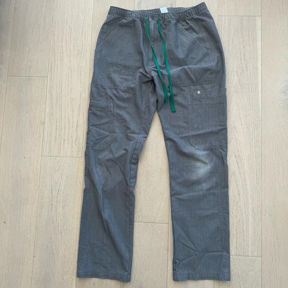 FIGS Men’s Medium Graphite Cairo Cargo Scrub Pants